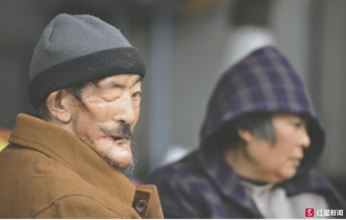 被黑熊袭击如果你遭遇黑熊袭击，以下是一些建议