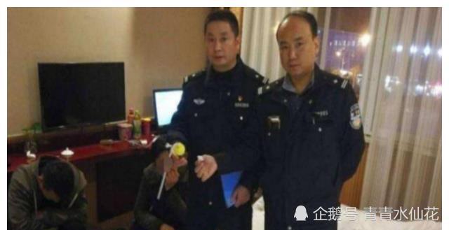 警察:快把我备注成你儿子警察，快把我备注成你儿子