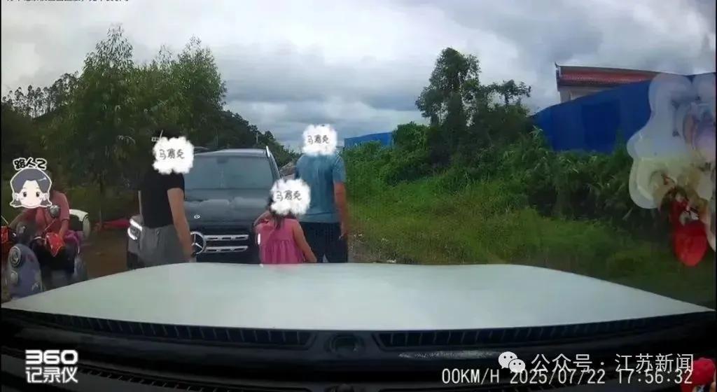 37岁游客为救溺水一家三口牺牲英勇救援！37岁游客为救溺水一家三口献身