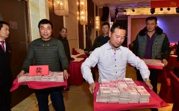 企业老总提议给自己发200万月薪企业老总提议给自己发放月薪200万，深度分析与探讨